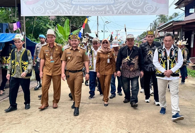 Desa Tukung Ritan dan Ritan Baru Sukses Selenggarakan Festival Budaya Mecaq Undat 2025